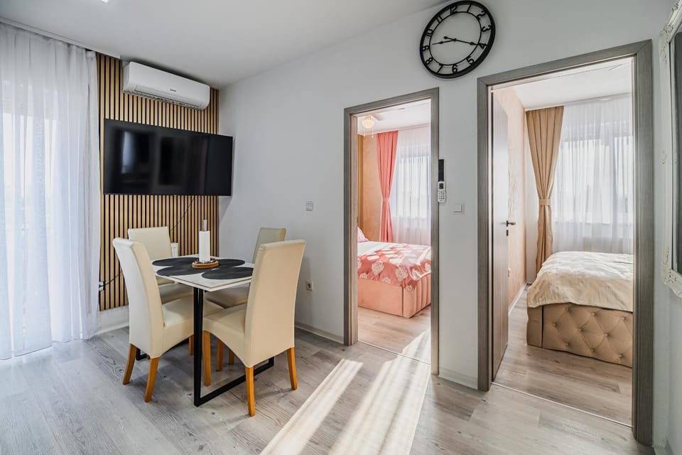 TV and multimedia, Dining area, air conditioner