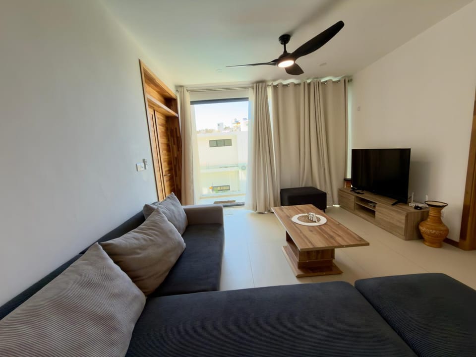 TV and multimedia, Living room, Seating area, Evening entertainment