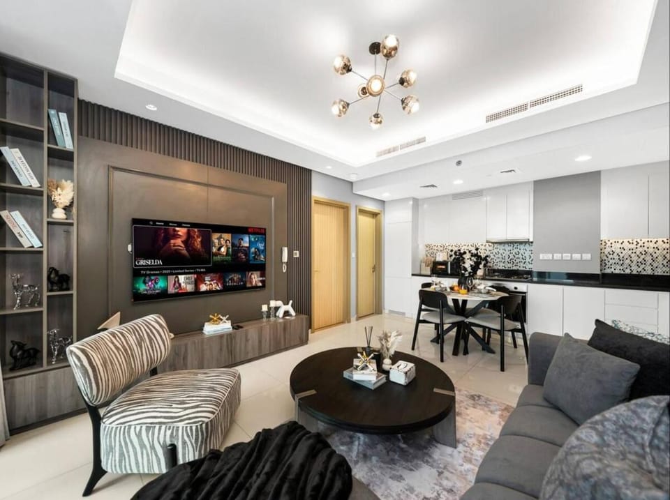 TV and multimedia, Kitchen or kitchenette, Living room, Seating area, Dining area