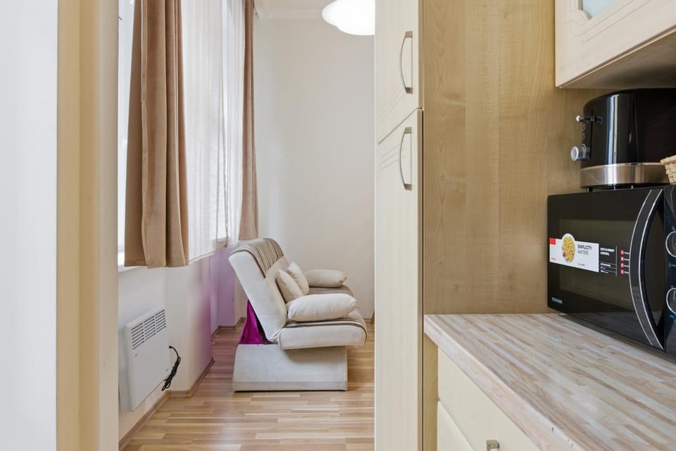 microwave, toaster, kitchen