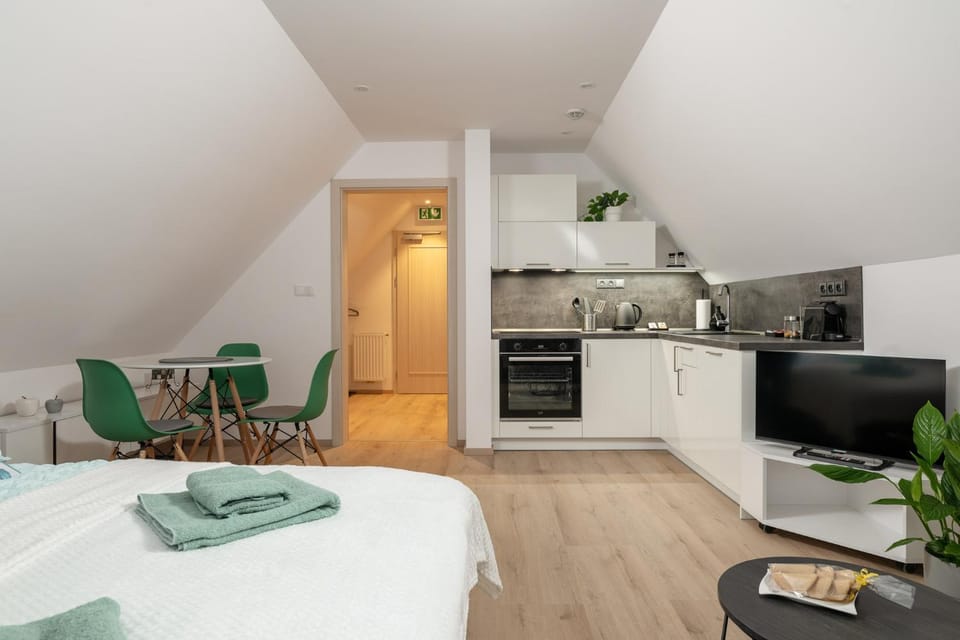 TV and multimedia, Kitchen or kitchenette, Dining area