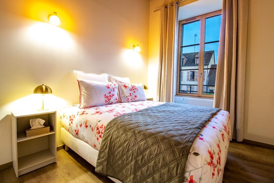 Nearby landmark, Bed, Garden, Garden, Photo of the whole room, Bedroom, heating