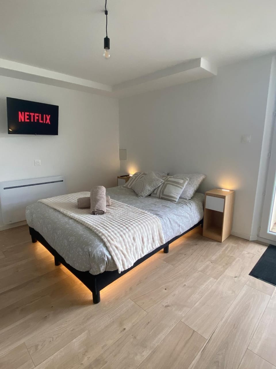 Bed, internet