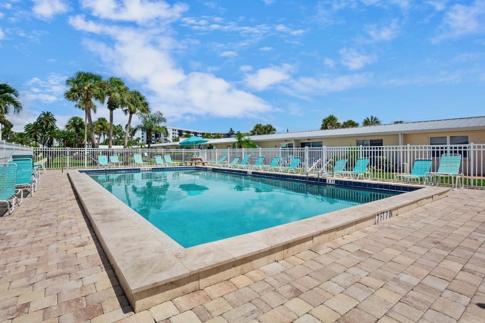 Jamaica Royale 702 Apartment in Siesta Beach