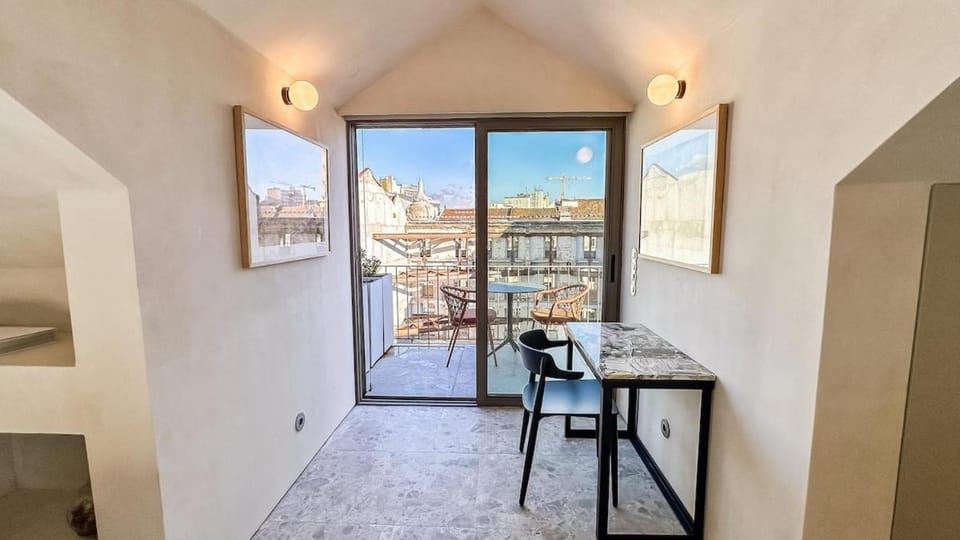 Unique sunny penthouse w/ AC in the city's heart Apartment in Porto