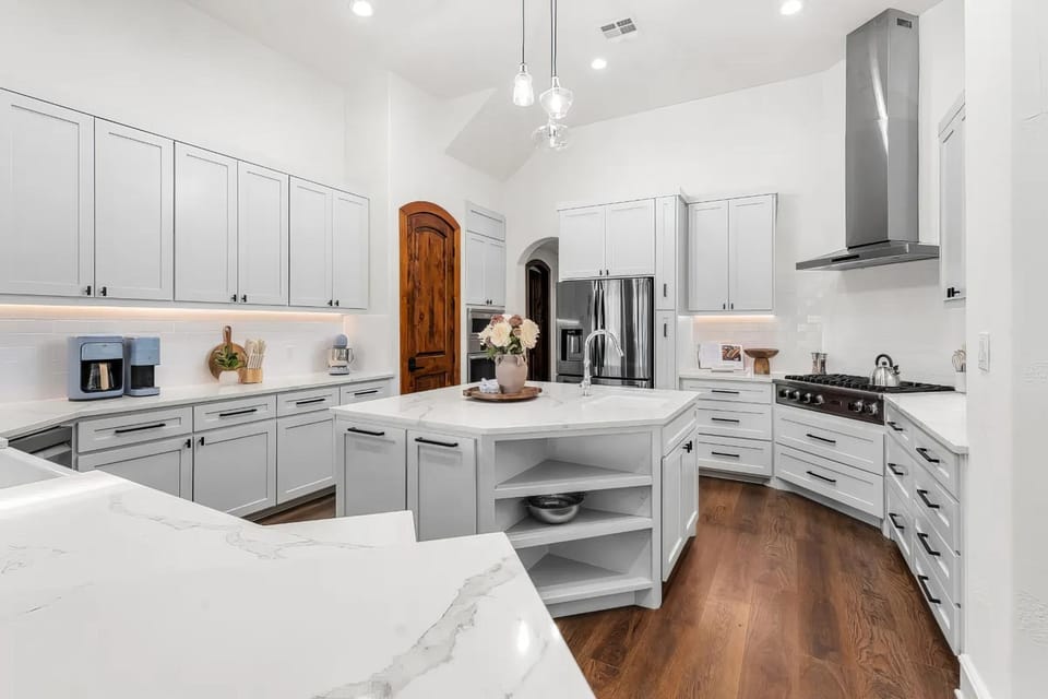 Austin Ridge Escape - Pool, Hot Tub & Fireplace House in Hudson Bend