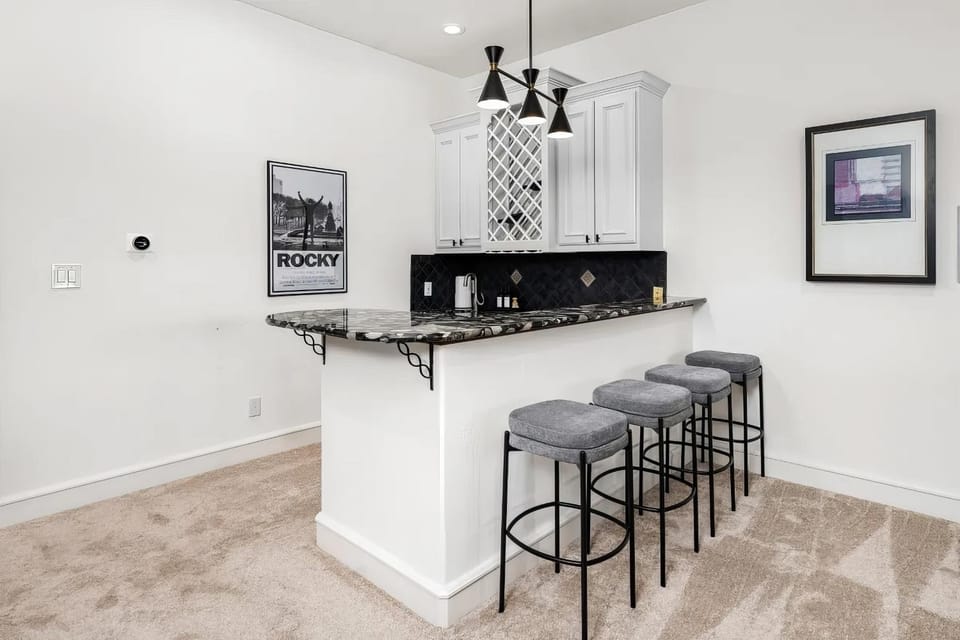 Austin Ridge Escape - Pool, Hot Tub & Fireplace House in Hudson Bend