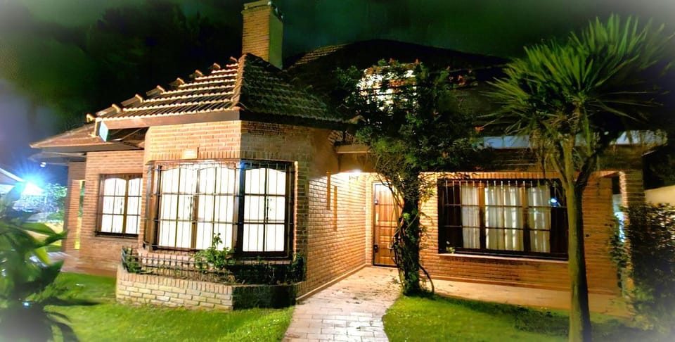 Casa Tinta Roja 1 House in Villa Gesell