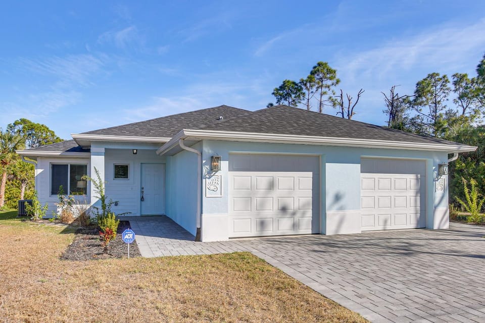 Canal-Front Oasis! Port Charlotte Condo w/ Lanai House in North Port