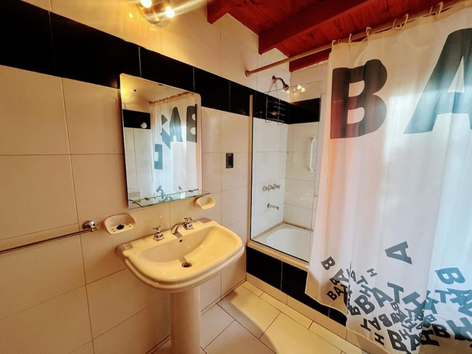 Shower, Toilet, Bathroom, Bath
