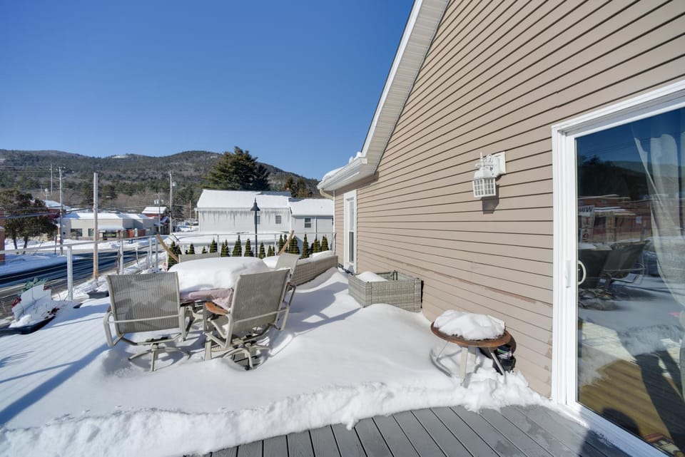 3 Blocks to Lake George Village: Spacious Home! Apartment in Queensbury