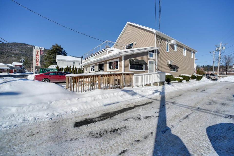 3 Blocks to Lake George Village: Spacious Home! Apartment in Queensbury