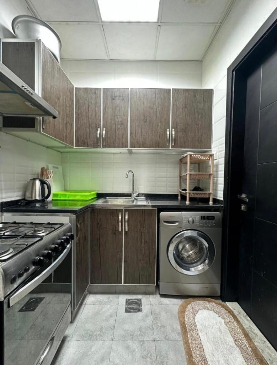Kitchen or kitchenette, stove, washing machine