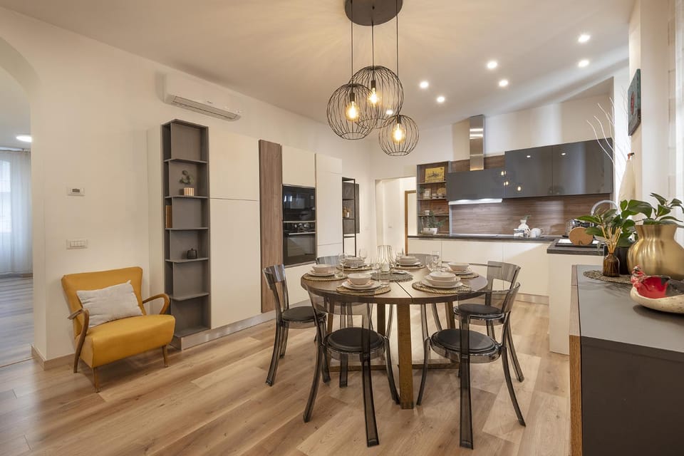 Kitchen or kitchenette, Living room, Seating area, Dining area, dishwasher, microwave, oven, stove, washing machine, kitchen, air conditioner