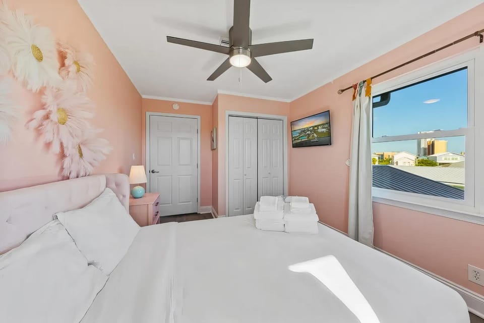 Gulf Shores Coast - Canal View, Hot Tub & Boat Dock House in West Beach