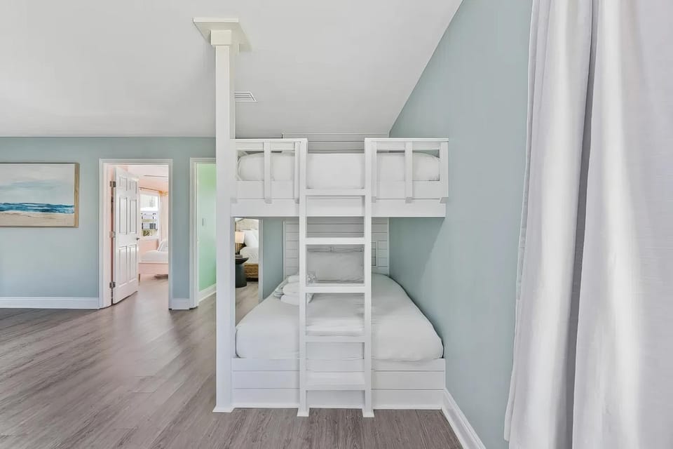 Gulf Shores Coast - Canal View, Hot Tub & Boat Dock House in West Beach