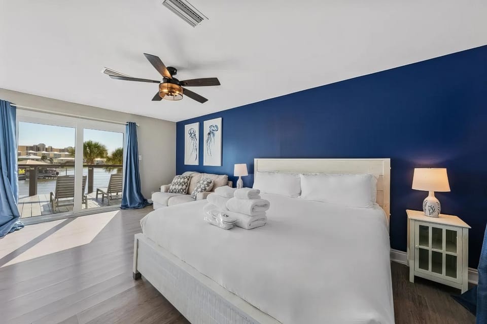 Gulf Shores Coast - Canal View, Hot Tub & Boat Dock House in West Beach