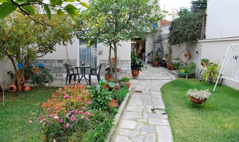 Property building, Spring, Day, Garden, Coffee/tea facilities, Garden view, Parking