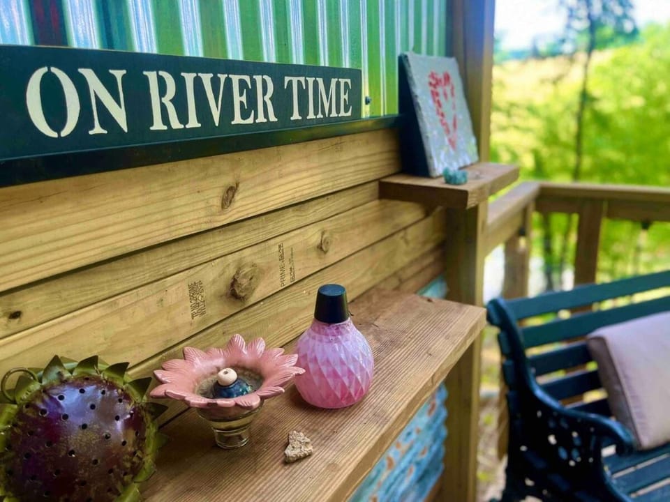 Snuggle up in Artist Cabin! #Downtown #Sparta #RIVER #LOVE Cabin in Tennessee