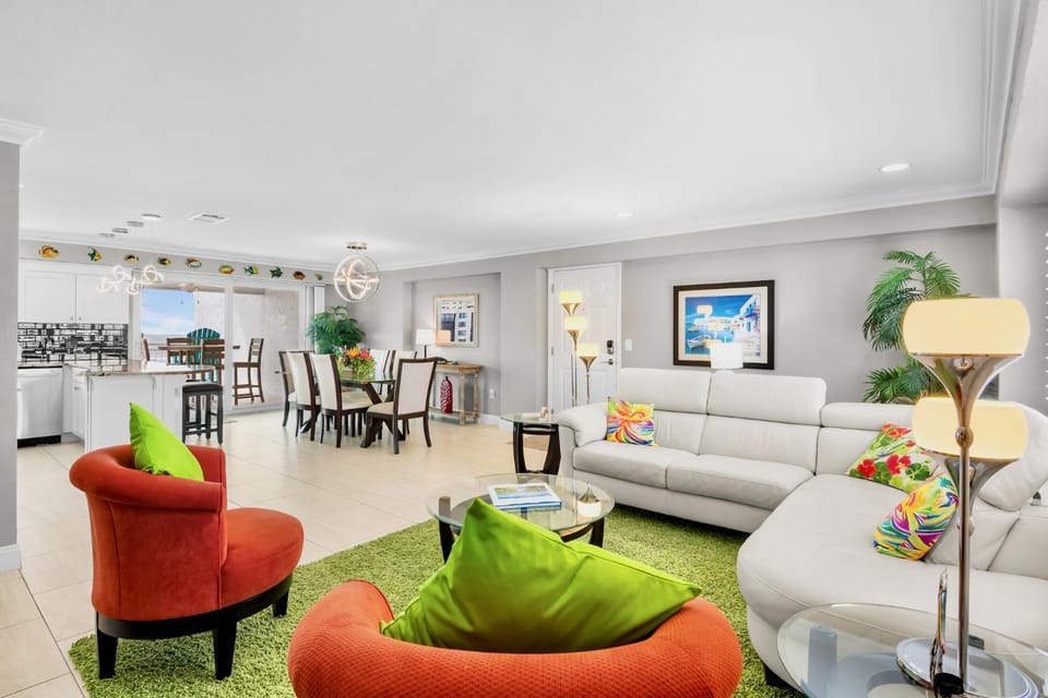 Day, Living room, Dining area, Bedroom, furniture, kitchen