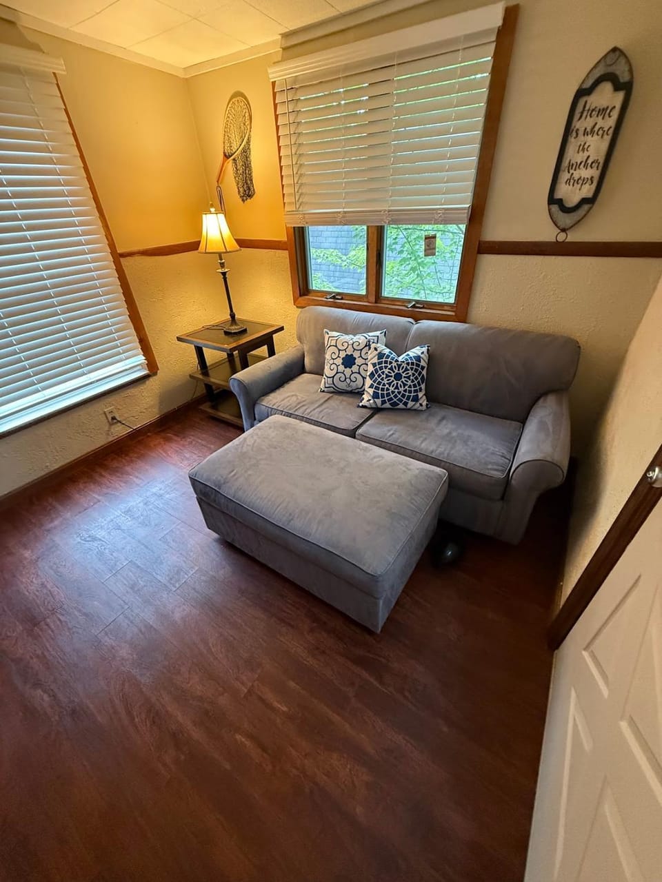 Bed, Seating area