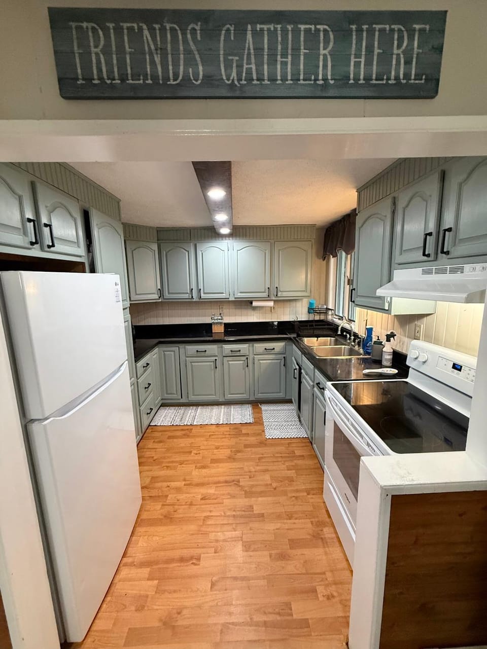 Kitchen or kitchenette, oven, stove