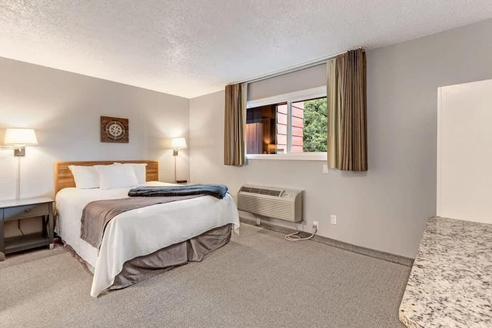 Downtown Riverfront Condo Best location in Bend House in Bend