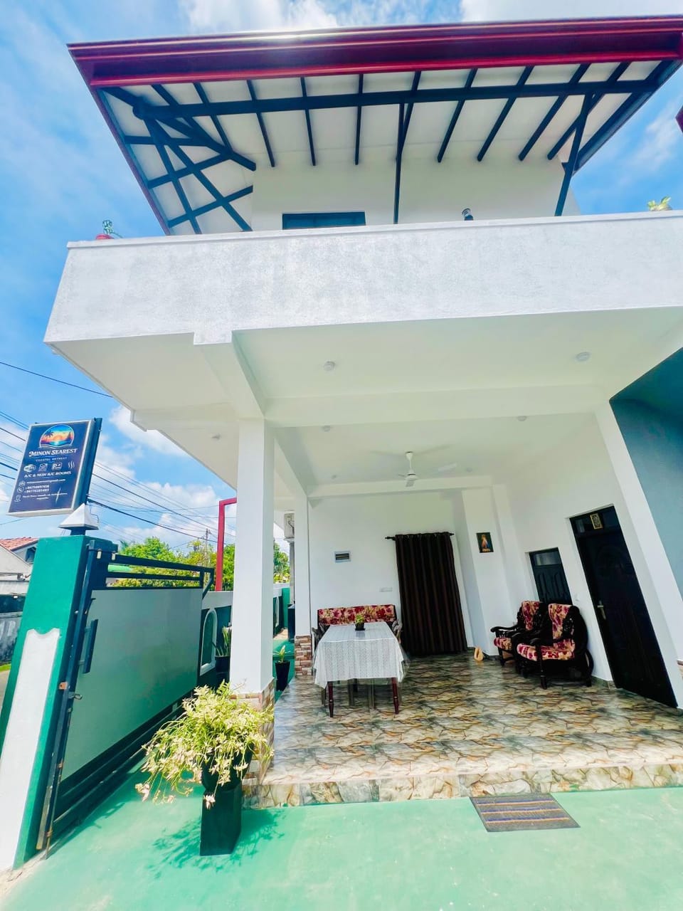 Property building, Facade/entrance, Dining area