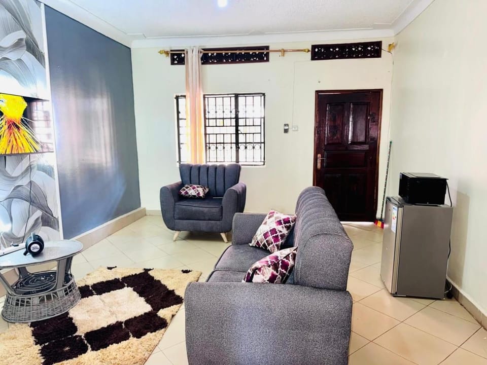 The dukes cheerful naguru bedroom 1 with airport pickup Vacation rental in Kampala