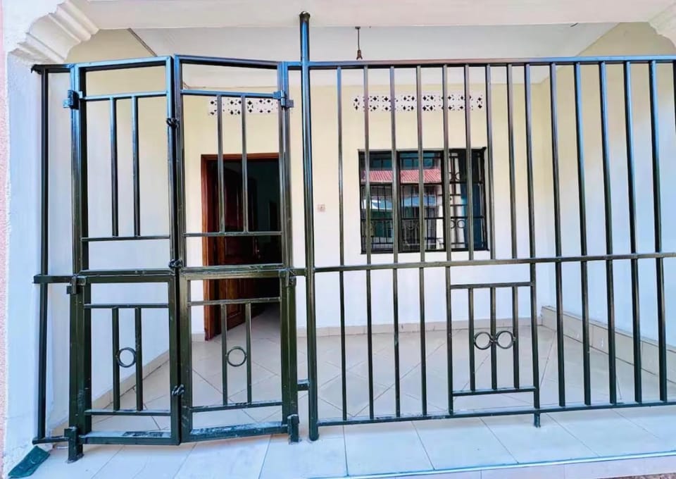 The dukes cheerful naguru bedroom 1 with airport pickup Vacation rental in Kampala