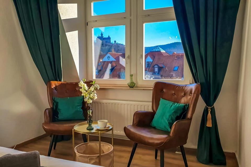View (from property/room), Seating area, Bedroom, Landmark view