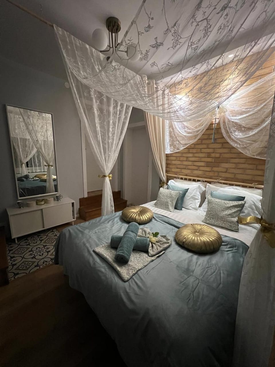 Bed, Photo of the whole room, Bedroom, towels
