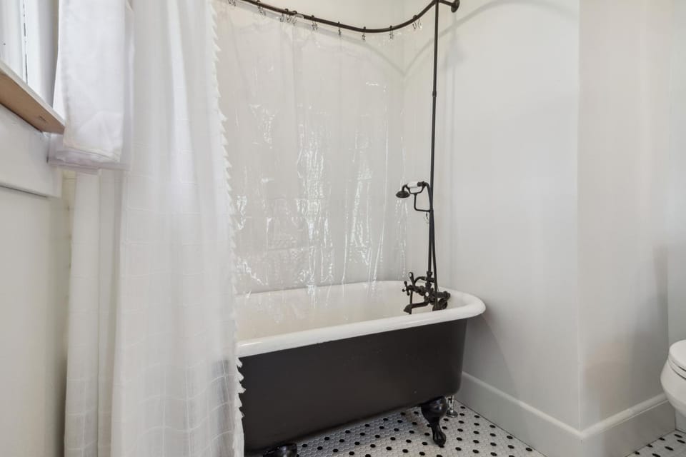 The Cooperhouse Grand Garden Suite Bed and Breakfast in Independence