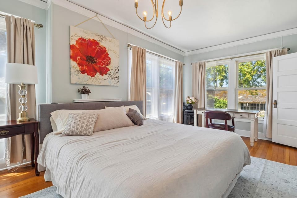 The Cooperhouse Grand Garden Suite Bed and Breakfast in Independence