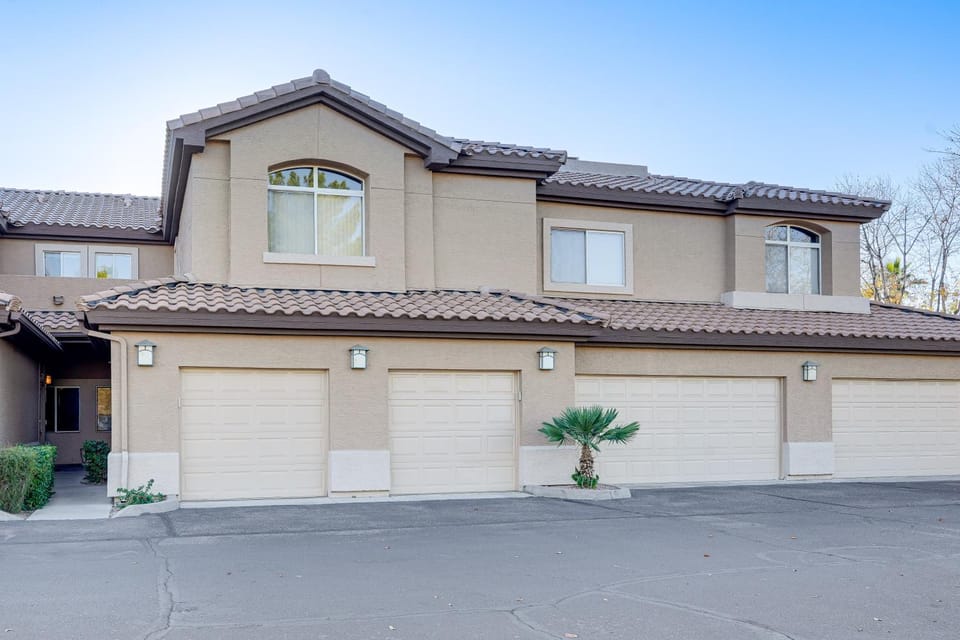 Golf Course Views! Relaxing & Convenient Mesa Unit House in Superstition Springs