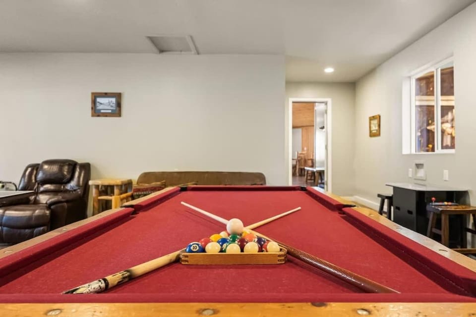 Billiard, Game Room
