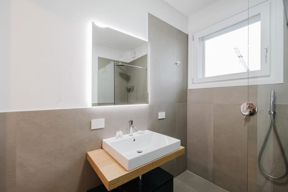 Shower, Bathroom, towels