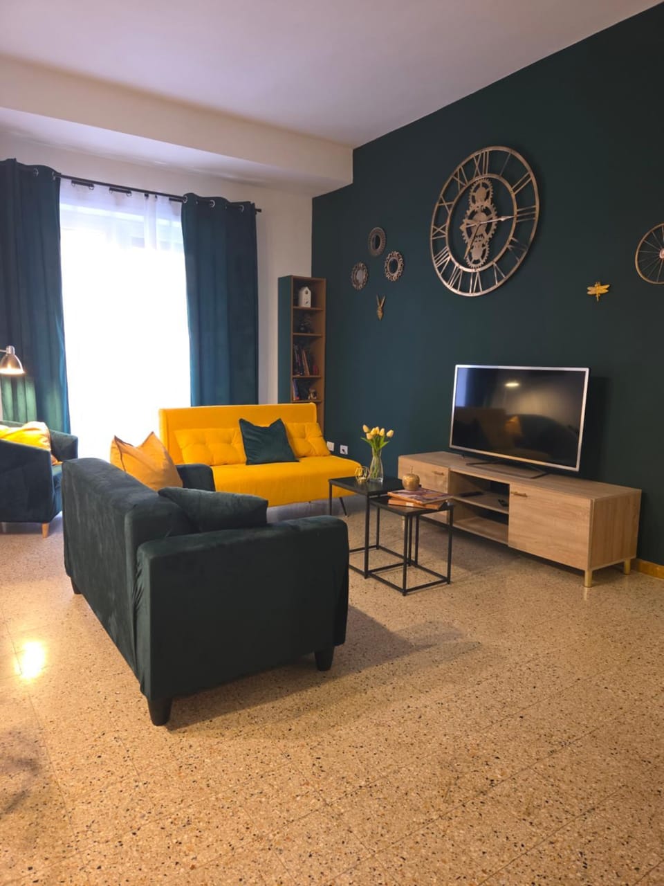 TV and multimedia, Living room, Seating area, Evening entertainment