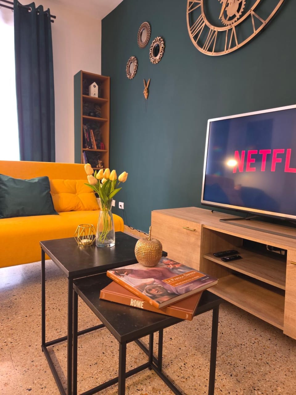 TV and multimedia, Living room, Seating area, Evening entertainment