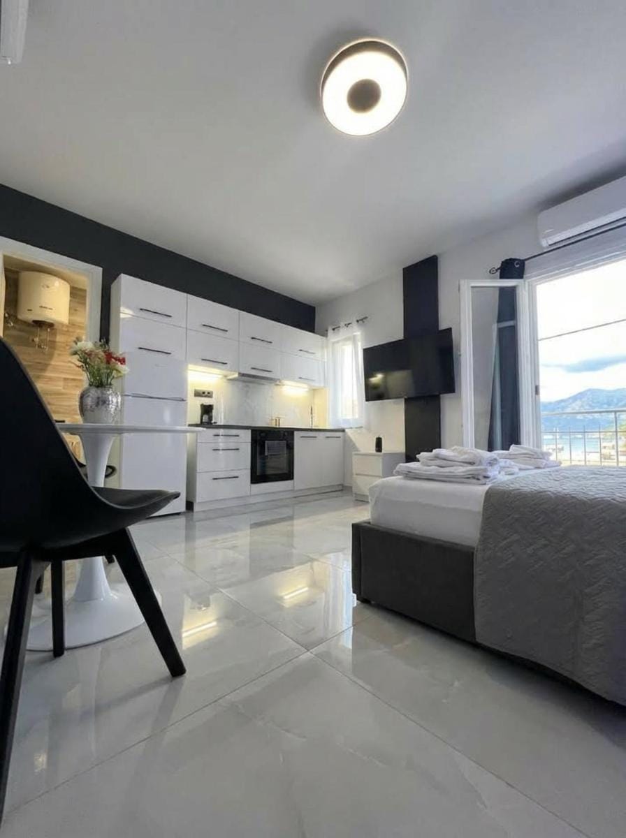 Mediterranean Port Suite Apartment in Corfu