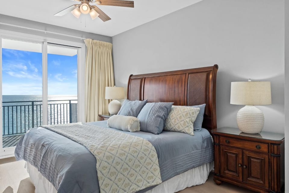 Bed, Bedroom, Sea view