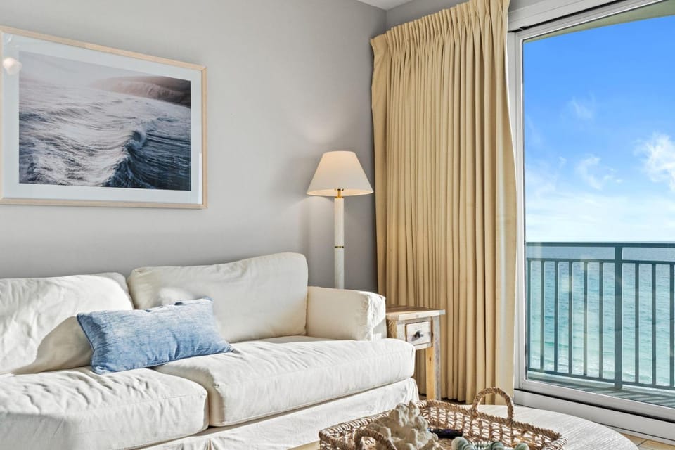 View (from property/room), Balcony/Terrace, Seating area, Sea view
