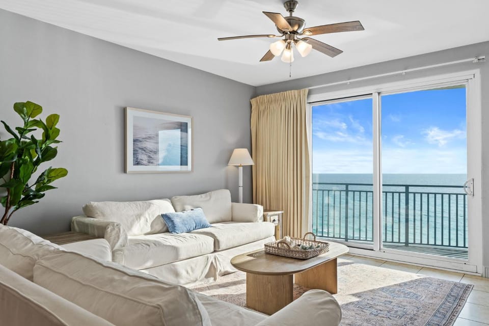 View (from property/room), Balcony/Terrace, Living room, Seating area