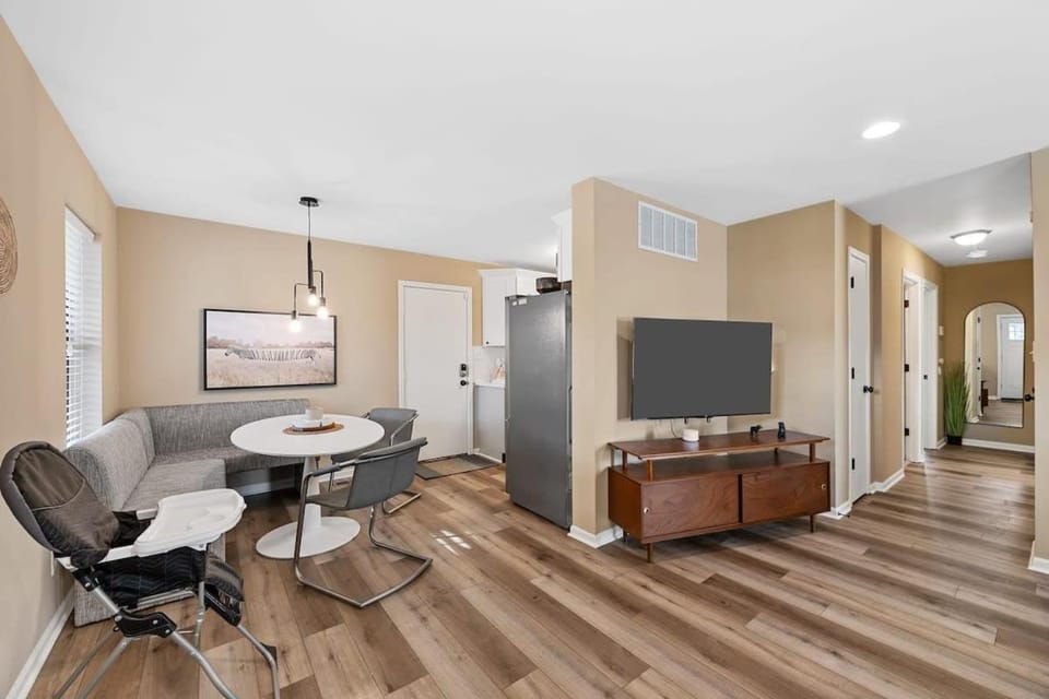 Zen Cottage with Private Parking ABODEbucks House in Saint Louis