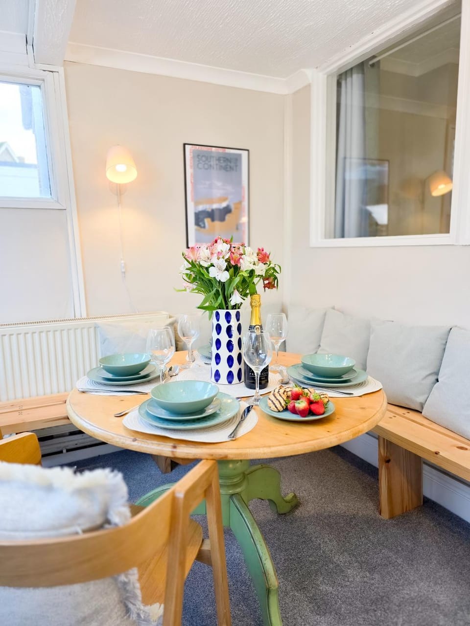Living room, Seating area, Dining area