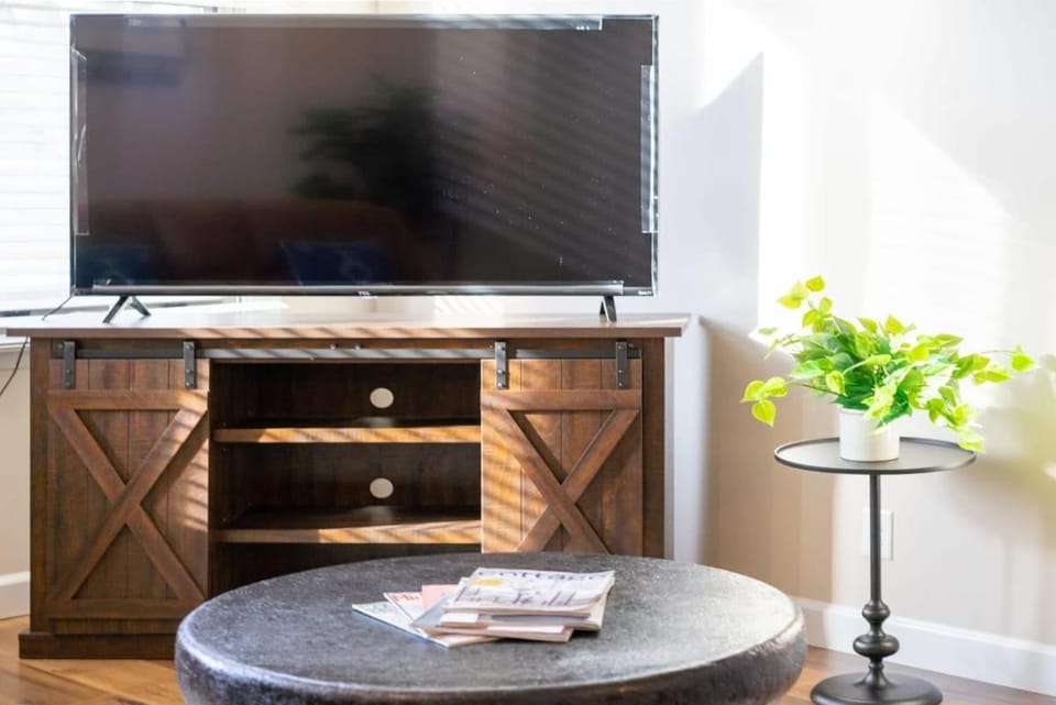 Cozy & Modern Soulard 4BR & Game Room ABODEbucks House in Saint Louis