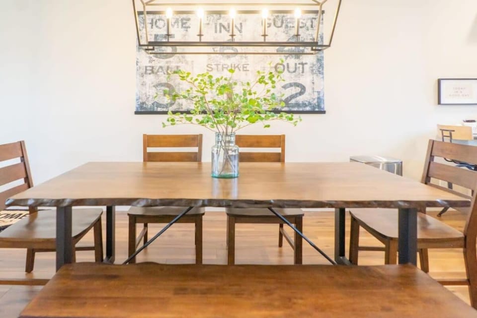 Cozy & Modern Soulard 4BR & Game Room ABODEbucks House in Saint Louis