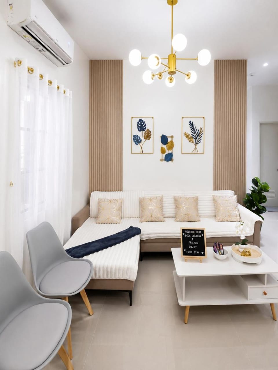 Living room, Seating area, air conditioner