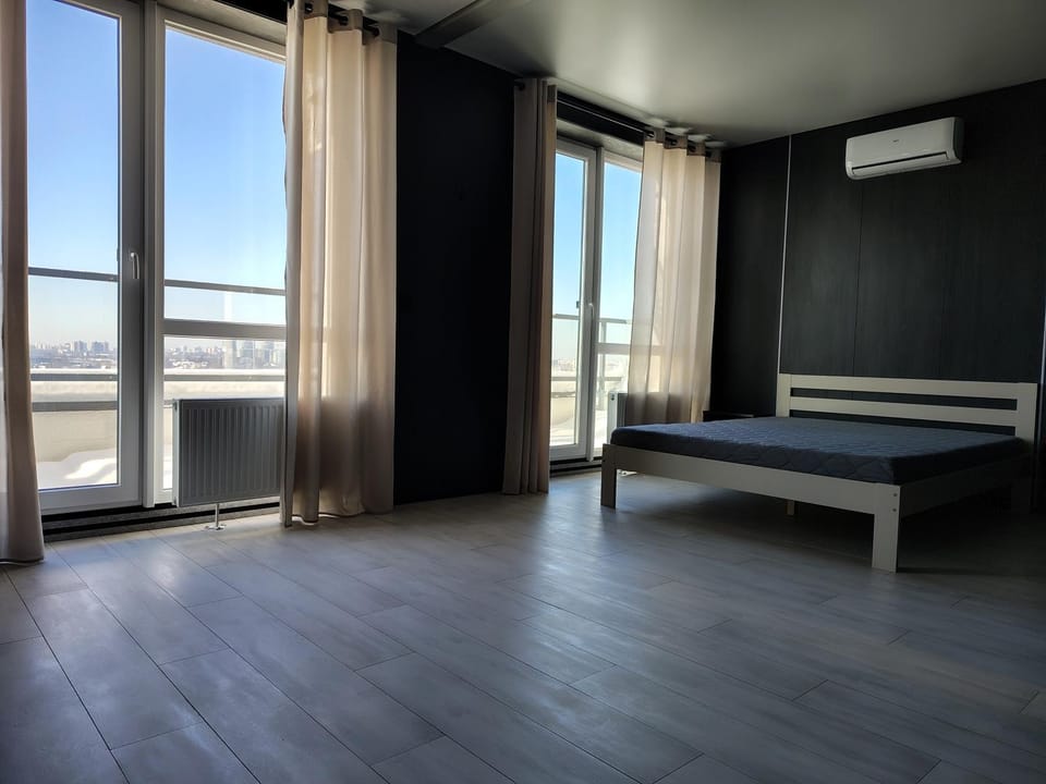 Bed, Photo of the whole room, Seating area, Bedroom, air conditioner