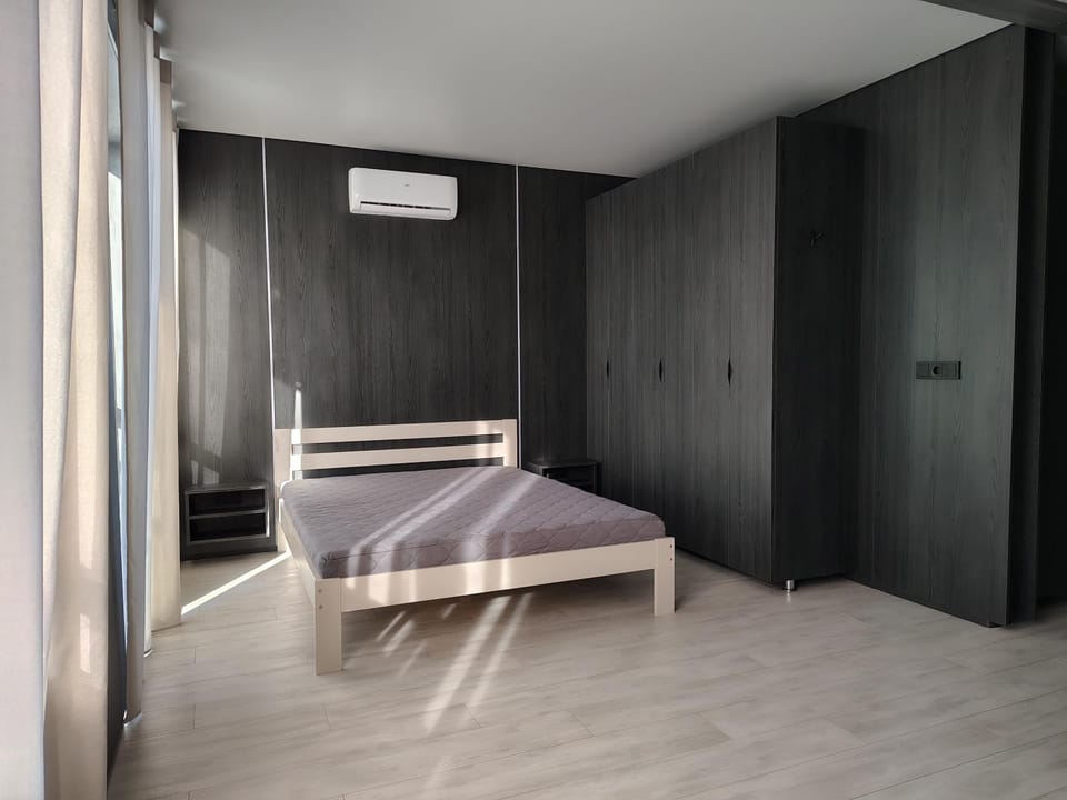 Bed, Photo of the whole room, Bedroom, wardrobe, air conditioner